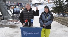 Premiér medzi žiakmi na lyžiarskom: Školy žiadajú vyššie príspevky, Fico reagoval ostro