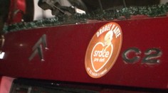 Nebezpečný predbiehací manéver! Do nevinnej vodičky kvôli nemu vrazil autobus