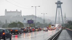 Lejak a blesky. Na väčšine Slovenska platia výstrahy pred búrkami