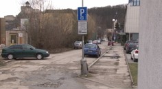 Nové pravidlá parkovania v Trenčíne nerešpektujú rady odborníkov. Mesto sa sporí s políciou