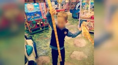 Mladá matka zamkla doma 10-ročného syna a odišla na týždeň preč. Jedol iba suchú ryžu