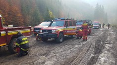 Hasiči pri Martine bojujú s požiarom už tretí deň. Pridal sa aj vrtuľník