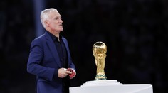 S Francúzskom dokázal to, čo nik iný. Deschamps zostáva lodivodom reprezentácie