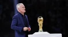S Francúzskom dokázal to, čo nik iný. Deschamps zostáva lodivodom reprezentácie