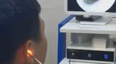 VIDEO: Muža bolelo ucho. Počas návštevy doktora sa jeho prognóza naplnila