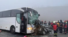 Najmenej desať mŕtvych a takmer 60 zranených. V Turecku došlo k hromadnej dopravnej nehode