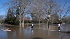 Silný prúd vody zaplavil Sad Janka Kráľa, potopa sa ihneď stala atrakciou