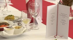 Králičie stehná konfitované v zeleninovej remuláde, pošírovaná špargľa a karotkový mufin