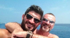 Priateľ Georgea Michaela na fotke deň pred smrťou. Prehovoril o tom, ako objavil jeho telo