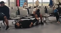 FOTO+VIDEO: Už dávno mali byť na dovolenke, namiesto toho strávili hodiny na letisku. Ozvali sa nám zúfalí cestujúci
