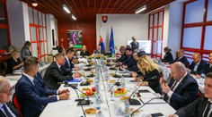 Vláda má za sebou prvé výjazdové rokovanie v tomto roku. Tentokrát nemuseli jazdiť stovky kilometrov