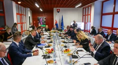 Vláda má za sebou prvé výjazdové rokovanie v tomto roku. Tentokrát nemuseli jazdiť stovky kilometrov