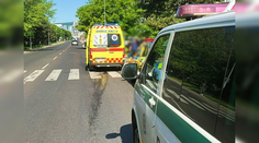 Na priechode v Bratislave zrazilo auto dievča (16), záchranári ju previezli do nemocnice