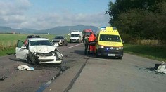 Vážna nehoda pri Pravenci, zranili sa dvaja ľudia