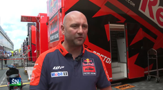 VIDEO: KTM v Brne ukončilo dlhé čakanie na pódium. Za úspechom stajne stojí aj Slovák