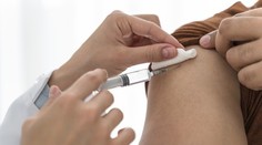 Úmrtie po očkovaní v Poľsku vyvolalo vážne otázky. Európska agentúra skúma bezpečnosť vakcín