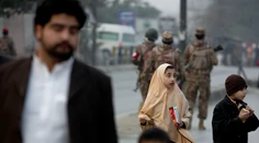 Obesili štyroch útočníkov na pakistanskú školu