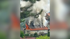 FOTO: Rodinný dom na Liptove zasiahol blesk. Plamene spôsobili obrovské škody
