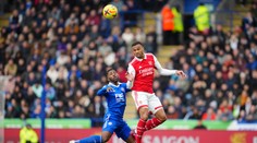 Arsenal naďalej tróni Anglicku. Ukrajinec Zinchenko symbolicky s kapitánskou páskou