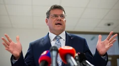 Šefčovič kritizuje Čaputovú za to, že uvažuje nad milosťou pre Kisku