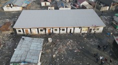 Konečne majú strechu nad hlavou. Po požiari v obci Svinia im postavili domy za štátne, časť však dodatočne zaplatia