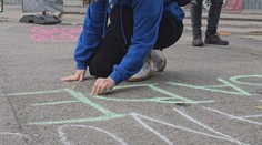 Nenásilný protest. Po incidente v Poprade sa rozbehla kriedová iniciatíva