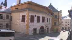 Od mohutného požiaru v centre B. Štiavnice prešiel rok. Zničené domy sú však stále opustené