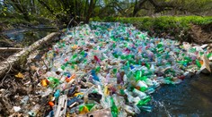 Ekologická katastrofa na východnom Slovensku: Rieku upchal zväčša plastový odpad