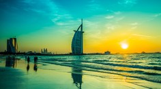 Nechcel aby sa jeho dcéry dotýkali záchranári. Nechal ju utopiť sa