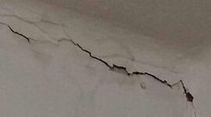 V troch obciach na východe vyhlásili mimoriadnu situáciu. V epicentre v Ďapalovciach museli obyvateľov evakuovať