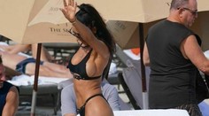 Modelka dráždi na pláži v miniatúrnych bikinách: To sú ale krivky!