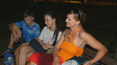 Neznesiteľne horúca noc. Rozhorúčené byty vyhnali rodiny do ulíc a parkov