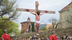 Živá krížová cesta v Prešove prilákala davy ľudí. Ježiša si zahral gréckokatolícky kňaz