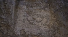 Ikonický nápis na hradnej skale v Trenčíne v najbližšom čase neuvidíte. Je pod plachtami