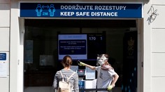 Česi zavádzajú nové pravidlá, týkajú sa aj kontaktu s chorým na COVID-19