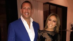 J.Lo v sexy obtiahnutých šatách. Ten vek si musela vymyslieť