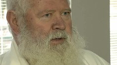 Lekár zo Želiezoviec pomáhal iným, nakoniec ho okradli