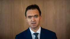 Sotva začali a už môžu dostať padáka. Na Úrade vlády sa rozhoduje o osude novej vlády