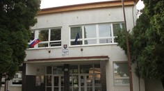 Vážny incident na škole. Deviatak v Trnave zapálil sprej, jeho spolužiačke zhoreli vlasy