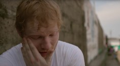 Premohli ho slzy. Ed Sheeran sa počas rozhovoru zrútil