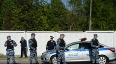 Strelec pri Moskve zabil niekoľko ľudí, po garde hádzal granáty