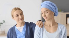 Vedci hlásia prelom pri liečbe chemoterapiou. Novo vyvinutá metóda by mohla zabrániť vypadávaniu vlasov