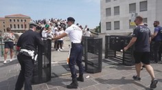 Turnikety mali regulovať turistov v Benátkach: Vydržali len pár hodín, zvalili ich