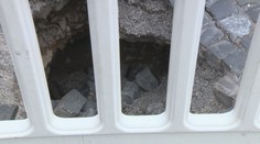 Turisti ostali v nemom úžase. Priamo pred ich očami sa v centre Banskej Štiavnice otvorila zem