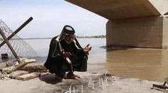 Na severe Iraku našli 12 masových hrobov. Môže v nich byť až 1700 ľudí