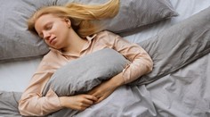 Ovplyvňuje spánok na chrbte zdravie mozgu? Nová štúdia poukázala na možnú súvislosť