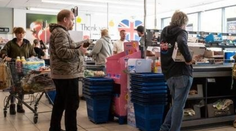 Seniorka sa bizarne chcela vyhnúť čakaniu na platenie. Po hádke s ďalšími zákazníkmi to spravila znova