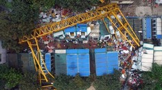 V Číne sa zrútil obrovský mostový žeriav. Hlásia 18 mŕtvych a 18 zranených