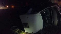 Vážna ranná nehoda na D2 pri obci Sekule. Auto skončilo prevrátené v priekope