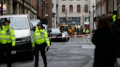 Panika na stanici v Londýne. Muž tvrdil, že má pri sebe bombu